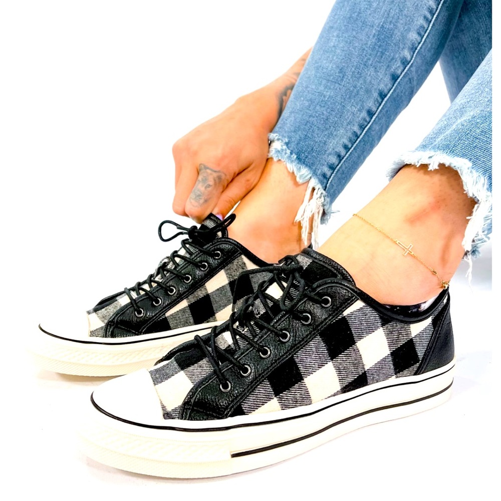 Yellow Box Vada Black & White Checkered Sneaker, Size 9. NEW WITHOUT BOX.